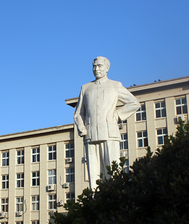 Zhou-Statue-Nankai